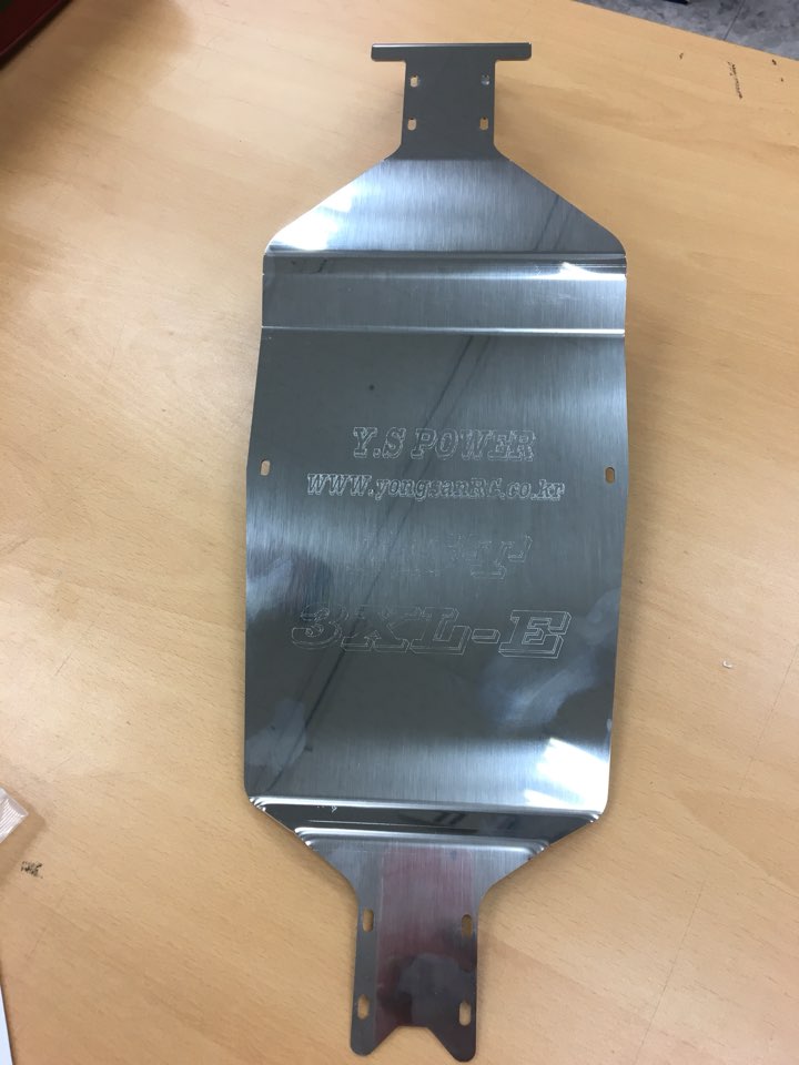 ¾Ë¾¾¹ðÅ© LST 3XL-E ¸ÞÅ»½ºÅ°µå TEAM LOSI LST 3XL-E SKID PLATE (LST 3XL-E ¸ÞÅ»½ºÅ°µå) 1