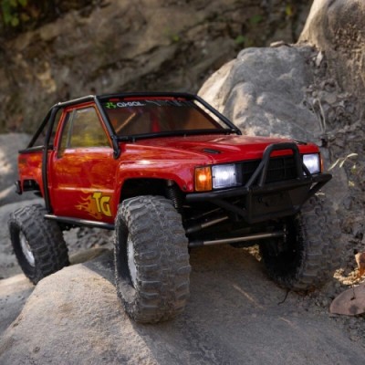 [Axial] 1/10 SCX10 III 1987 Toyota SR5 4X4 RTR Brushed Rock Crawler, Red